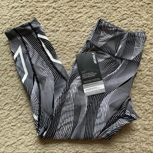 NWT Women's 2xu Mid-Rise Print 7/8 Compression Tights - Compression Leggings